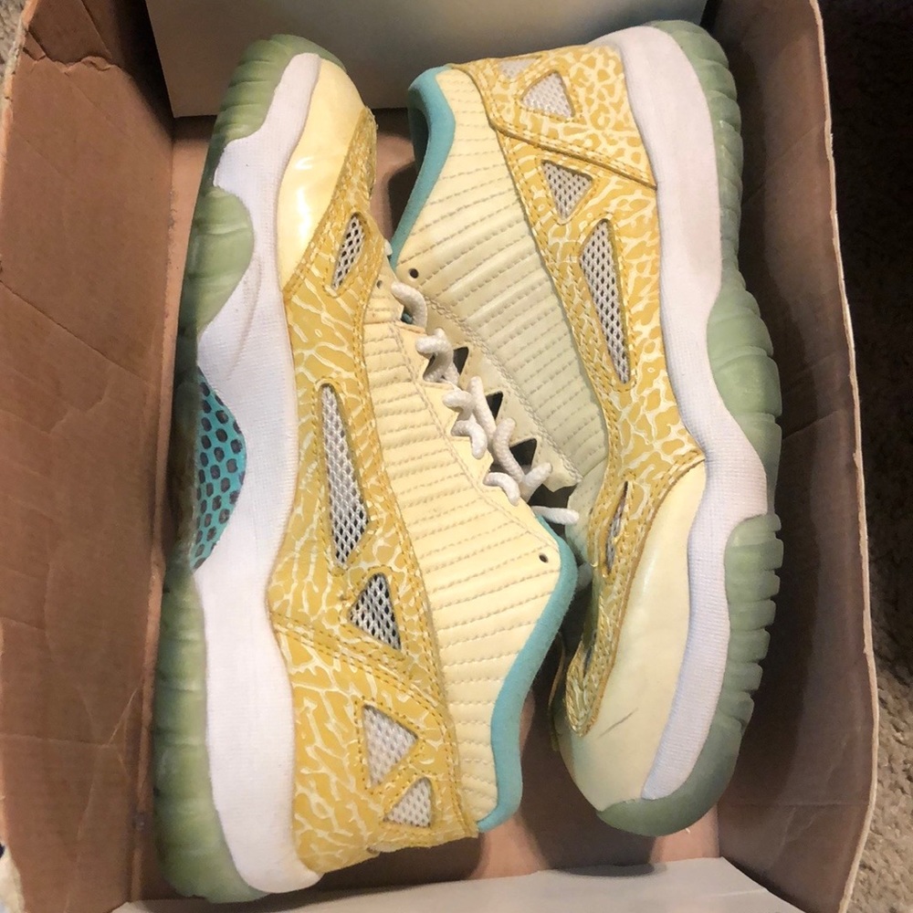 Air Jordan 11 Retro Low